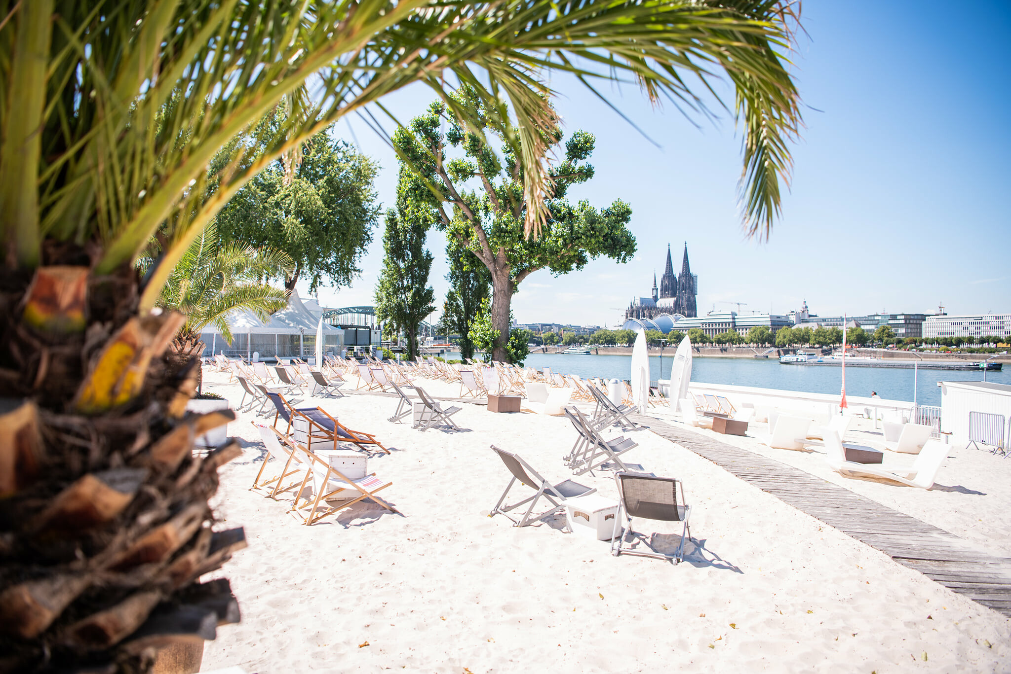 Top Aktivitäten im Sommer in Köln | Mr. Köln | Foto: km 689 Cologne Beach Club Top Aktivitäten im Sommer in Köln | Mr. Köln | Foto: km 689 Cologne Beach Club